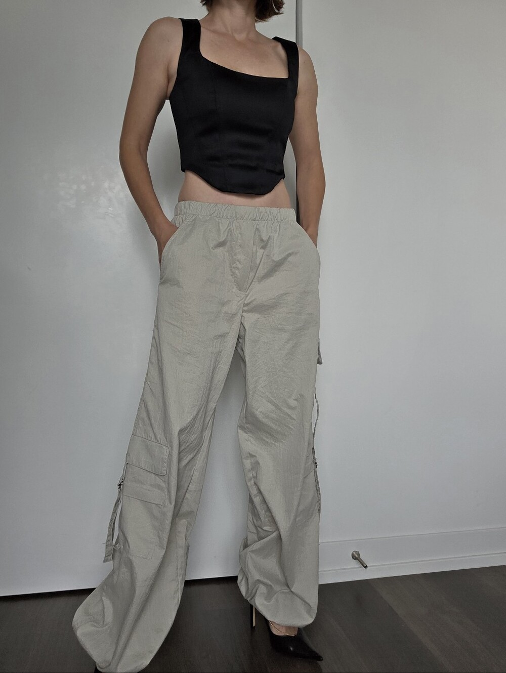 Zara Wide-Leg Cargo Pants in Light Beige